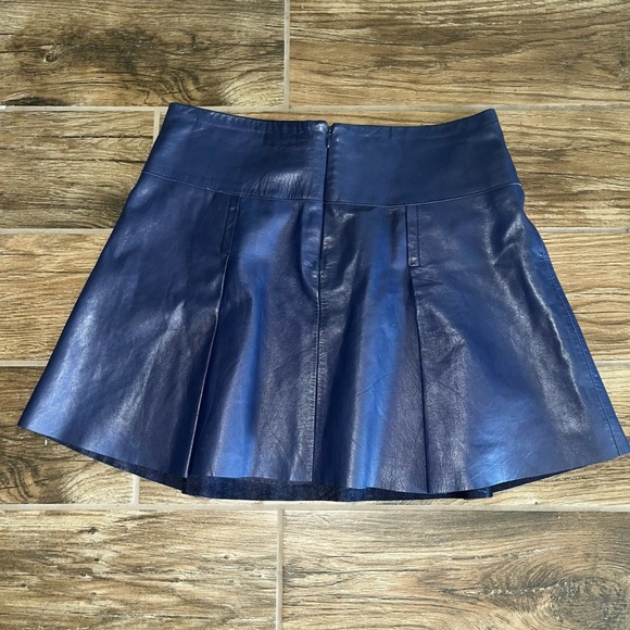 Vince. Navy lamb leather mini skirt women’s size 8 - Picture 2 of 6